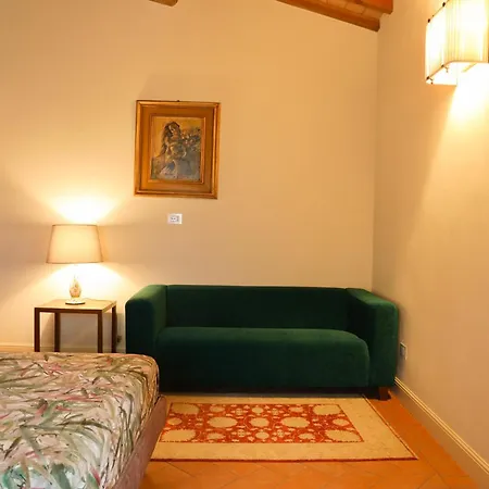 Podere Giglio Farm stay Villanova (Tuscany)