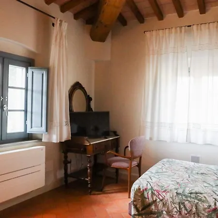 Podere Giglio Villanova (Tuscany)