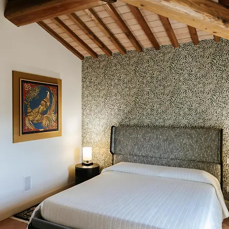 Podere Giglio Farm stay