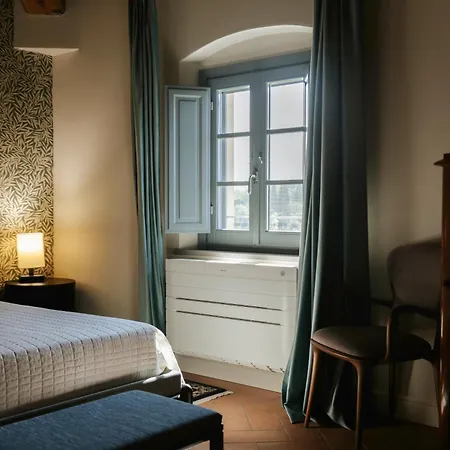 Podere Giglio Farm stay *